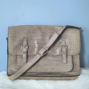Kate Spade Knightsbridge Scout croc embossed messenger bag EUC